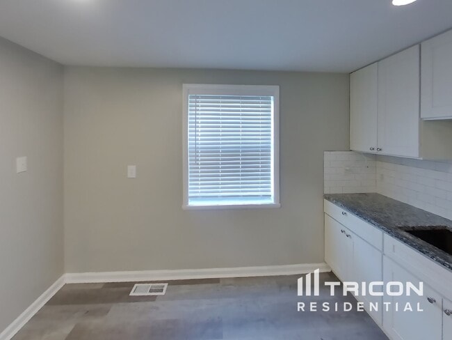 Building Photo - 721 Sequoia Dr