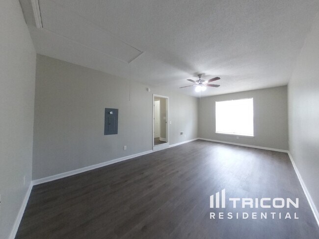 Foto del edificio - 5 Cambridge Oaks Ct
