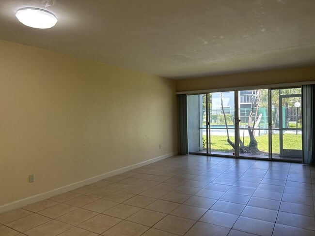 Building Photo - 1505 Crescent Cir