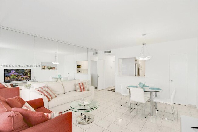 Building Photo - 3505 S Ocean Dr