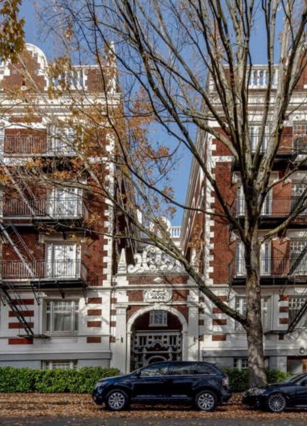 Primary Photo - 1811 NW Couch St