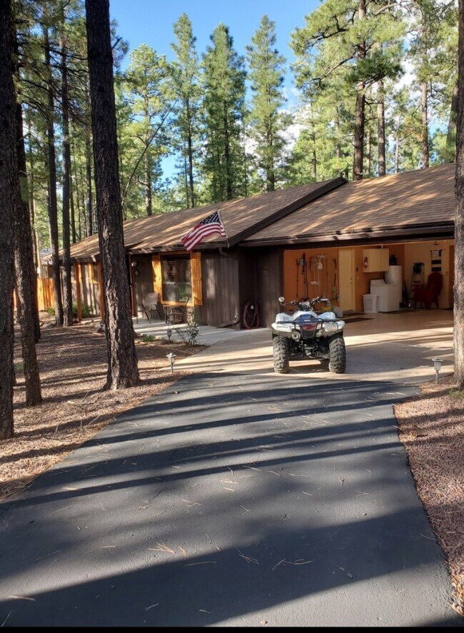 Foto del edificio - 7144 Moon Creek Cir