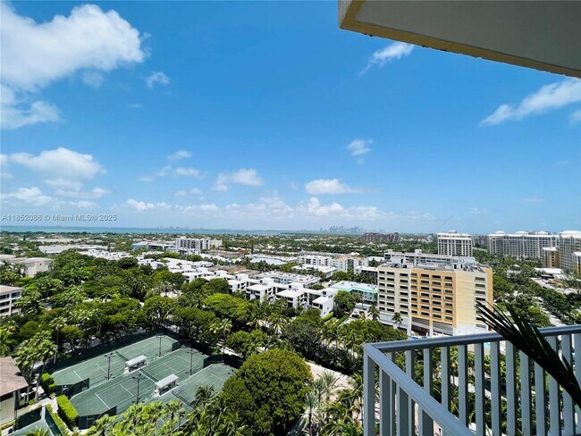 Foto del edificio - 781 Crandon Blvd