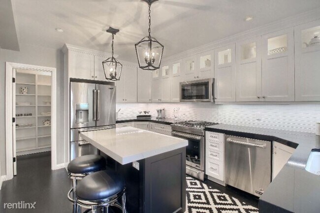Foto del edificio - 3 br, 2.5 bath Townhome - 250 N Harrison St