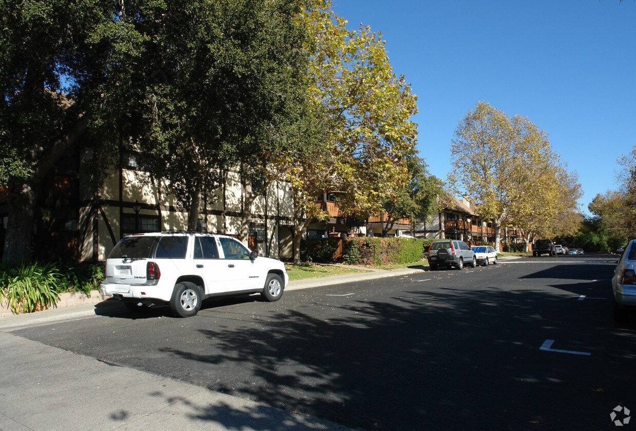 Oak Park Apartments Solvang, CA
