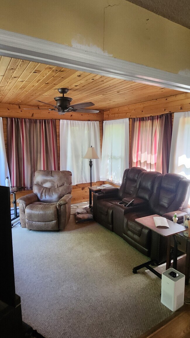 4 season porch - 1326 Meadowlark Ln