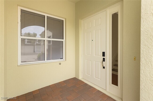 Building Photo - 1325 Mariposa Cir