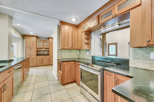 Foto del edificio - $2,825.00 - 4 Bedrooms, 2.5 Bathrooms, Bea...