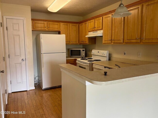 Foto del edificio - 609 Spencer-Farlow Dr