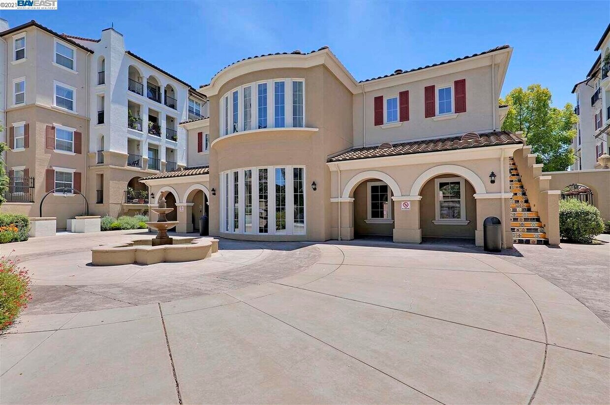 Foto principal - 3360 Maguire Way