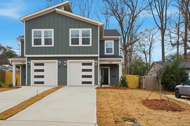 Building Photo - New Construction Townhome Minutes from Uptown