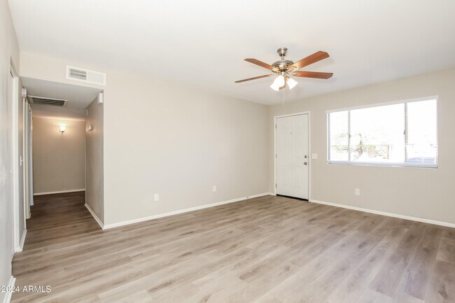 Building Photo - 3222 W Potter Dr