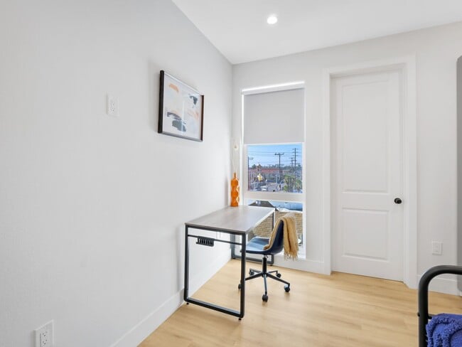 Foto del edificio - 3107-3107 Normandie Ave
