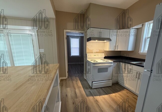 Foto del edificio - 148 1/2-148 1/2 E Allen St