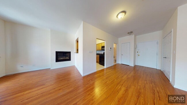 Building Photo - 342 W 47th St