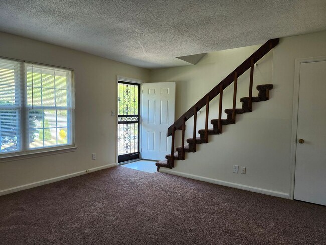 Foto del edificio - 5234 Donlyn Dr
