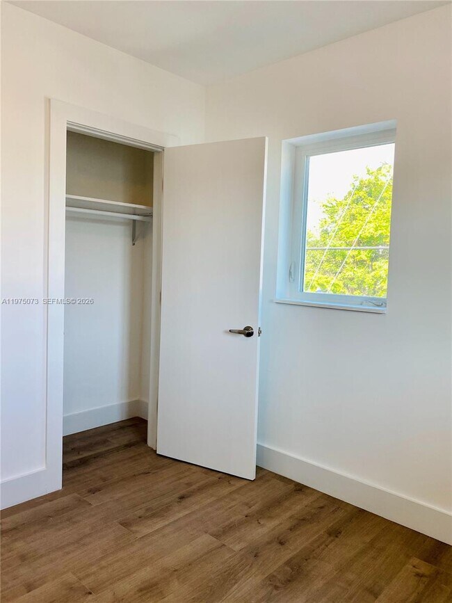 Foto del edificio - 1560 NW 1st Ct