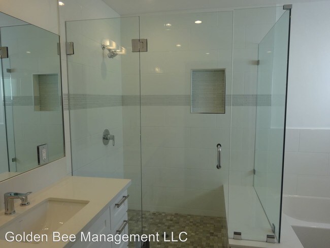 Building Photo - 809 N West Knoll Dr