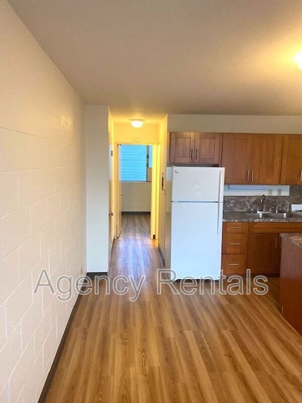 Building Photo - 1019 Punahou St