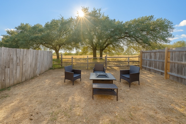 Building Photo - 300 Lucy Ln