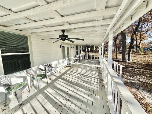 Foto del edificio - Beautifully Remodeled 3 Bedroom, 2 Bathroo...