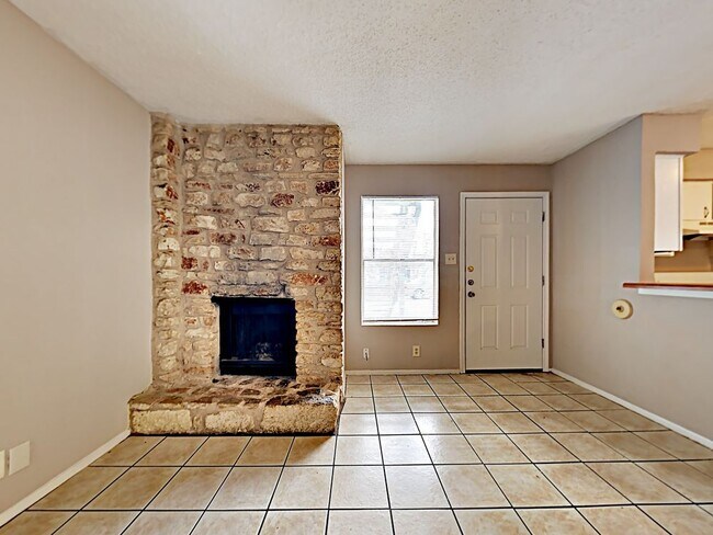 Building Photo - 9901 Roxanna Dr