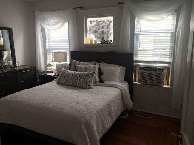 Master bed - 69 Clarkson St