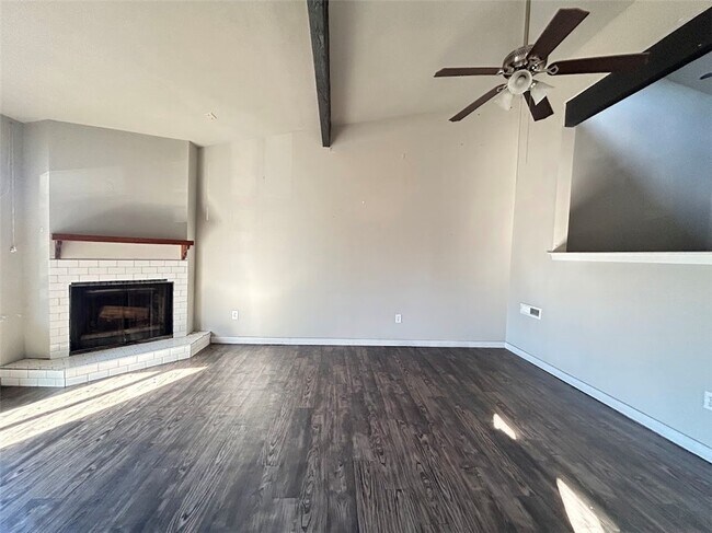 Foto del edificio - 968 N Lewis Ave