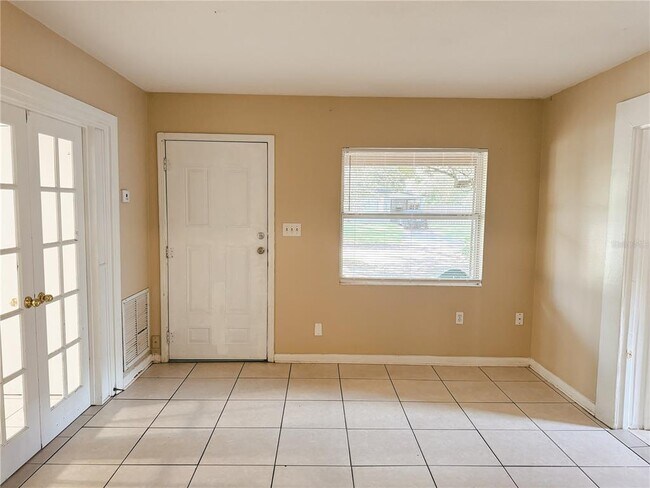 Building Photo - 315 Thornton Ln