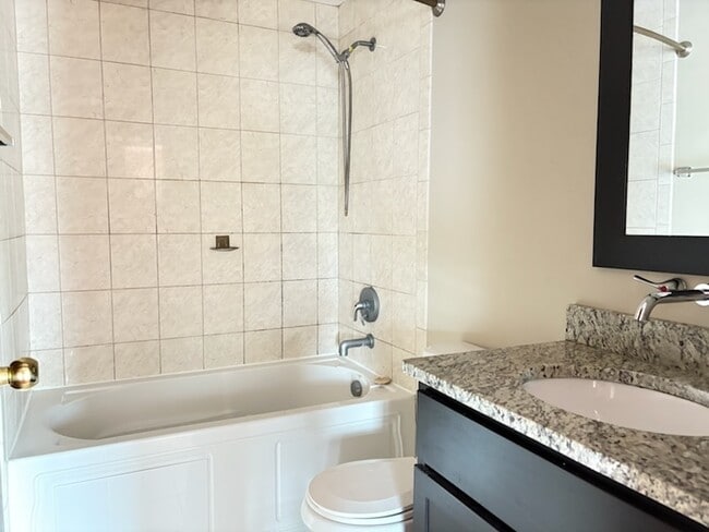 Building Photo - 3856 S Parkway Dr