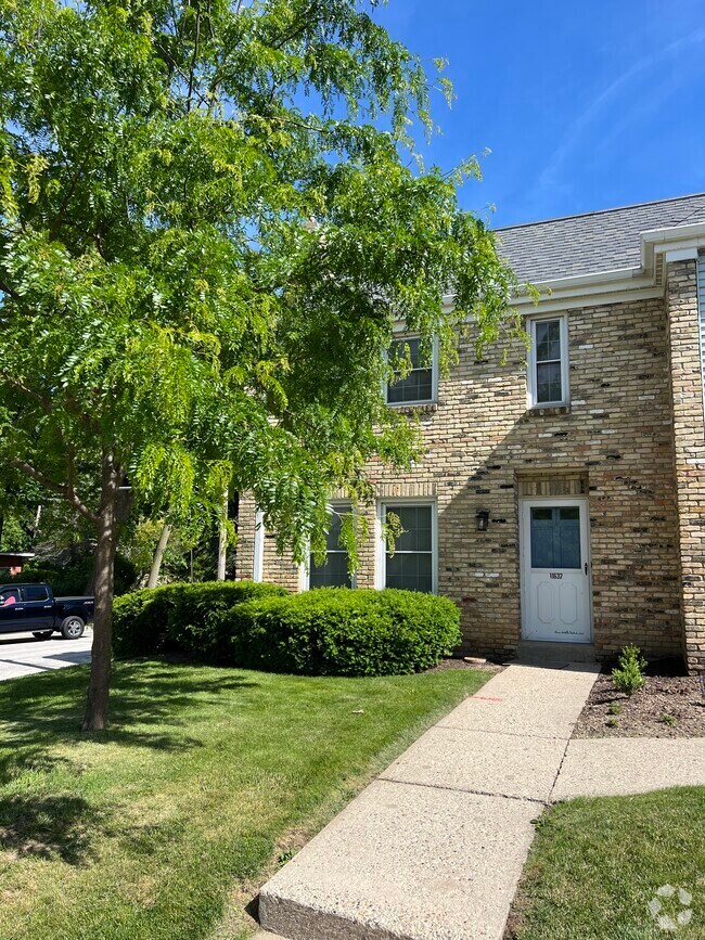 Wauwatosa Highlands Apartments for Rent Wauwatosa, WI 2 Rentals