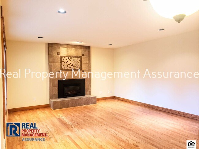 Building Photo - 15590 SW Tanager Dr