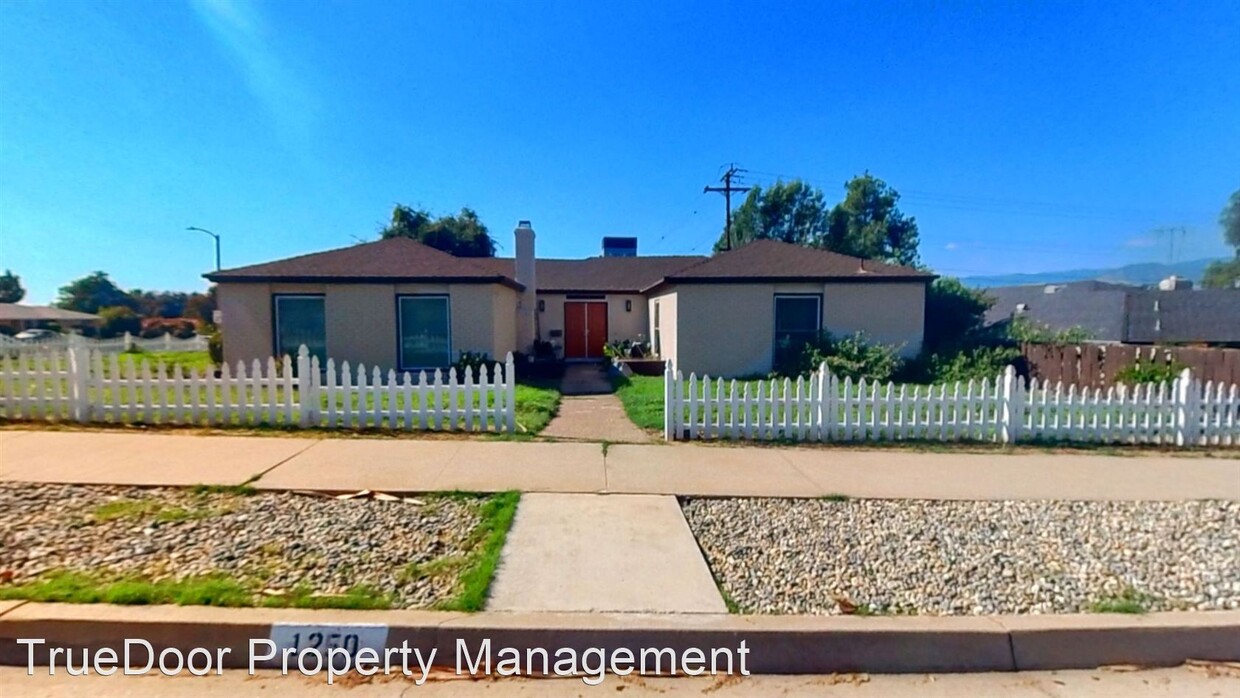 Primary Photo - 3 br, 2 bath House - 1250 W. Palm