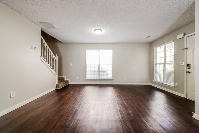 Building Photo - 5028 Kens Ct