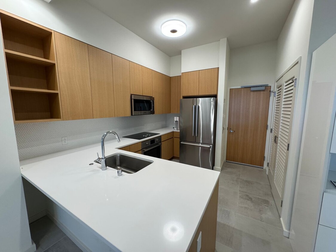 Primary Photo - Sky Ala Moana West 1 bedroom, 1 bathroom l...