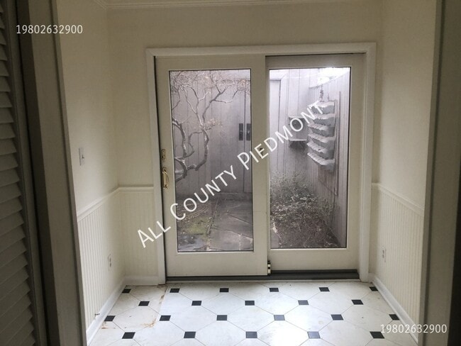 Building Photo - 43 Old Post Rd