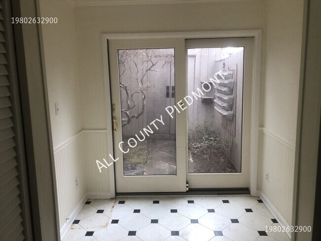 Foto del edificio - 43 Old Post Rd