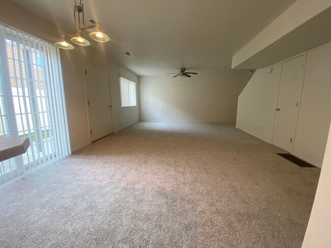 Foto del edificio - 2 bedroom, 2-1/2 bath condo - close to Mal...