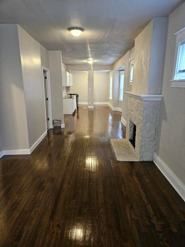 Foto del edificio - Newly rehabbed home- beautiful home just w...