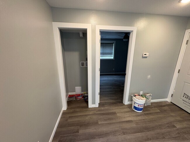 Foto del edificio - Newly Renovated 1 Bed Unit in Central MHK!