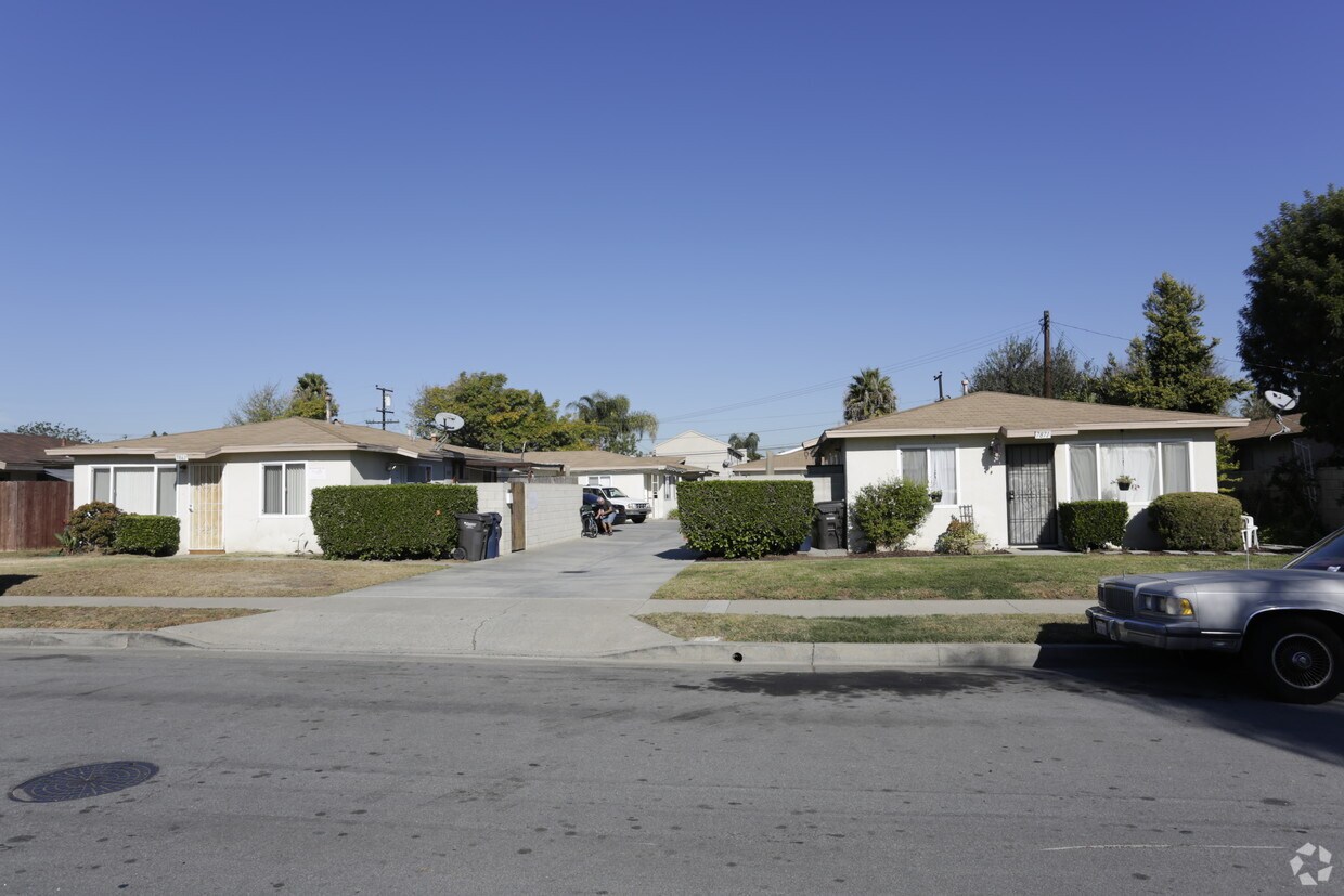 Foto principal - 7861-7875 Ronald Dr