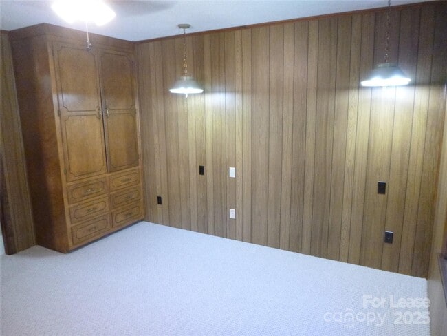 Building Photo - 1300 Lomax Ave