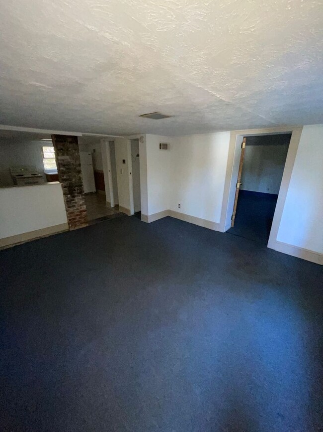 Building Photo - Atlanta Apartment on Quiet Corner Lot Comi...