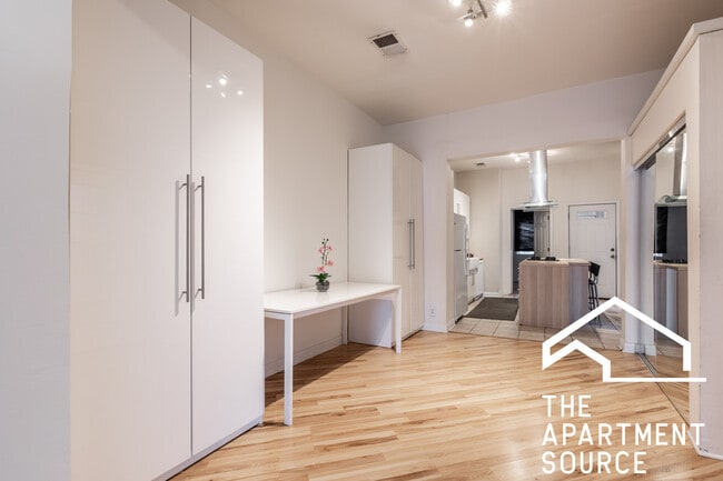 Foto del edificio - 2554 W Cortland St