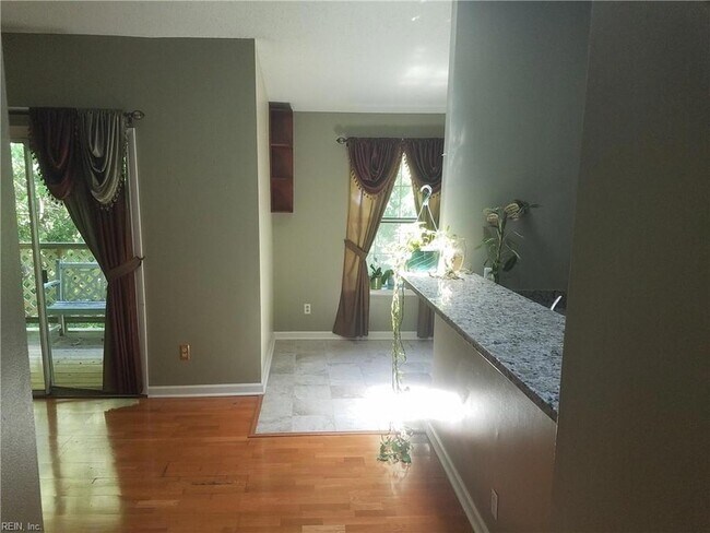 Foto del edificio - 4126 Thalia Station Cir