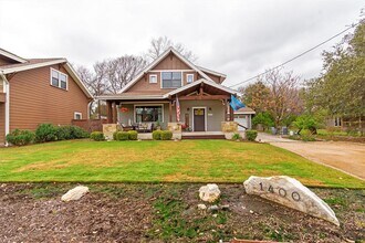 Building Photo - 1400 Cuernavaca Dr N