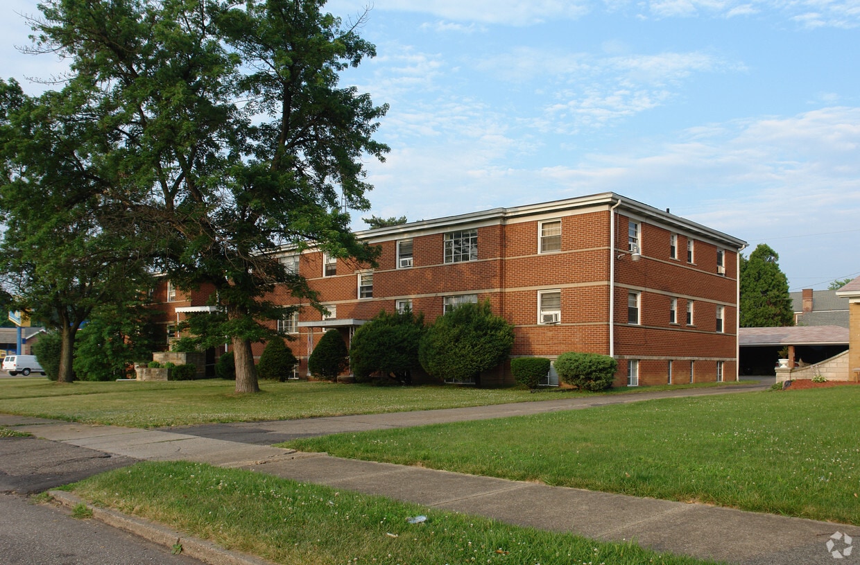 3907 W Tuscarawas St, Canton, OH 44708 Apartments in Canton, OH