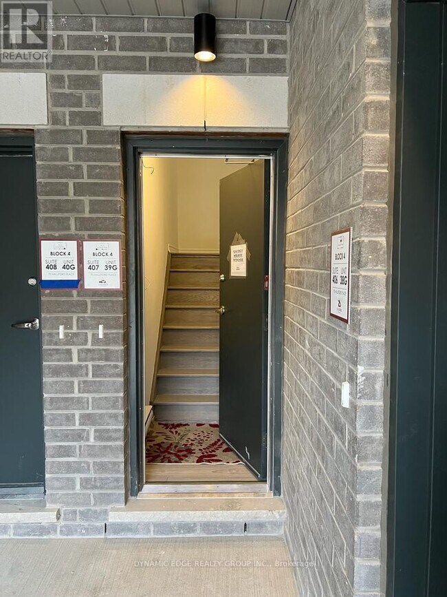 Building Photo - 70-470 Halliford Pl