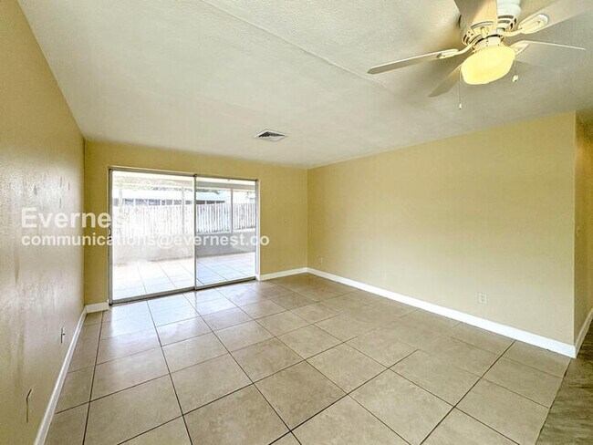 Foto del edificio - 3313 Ottway Dr