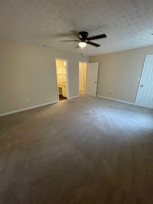 Building Photo - 4441 Logan Way
